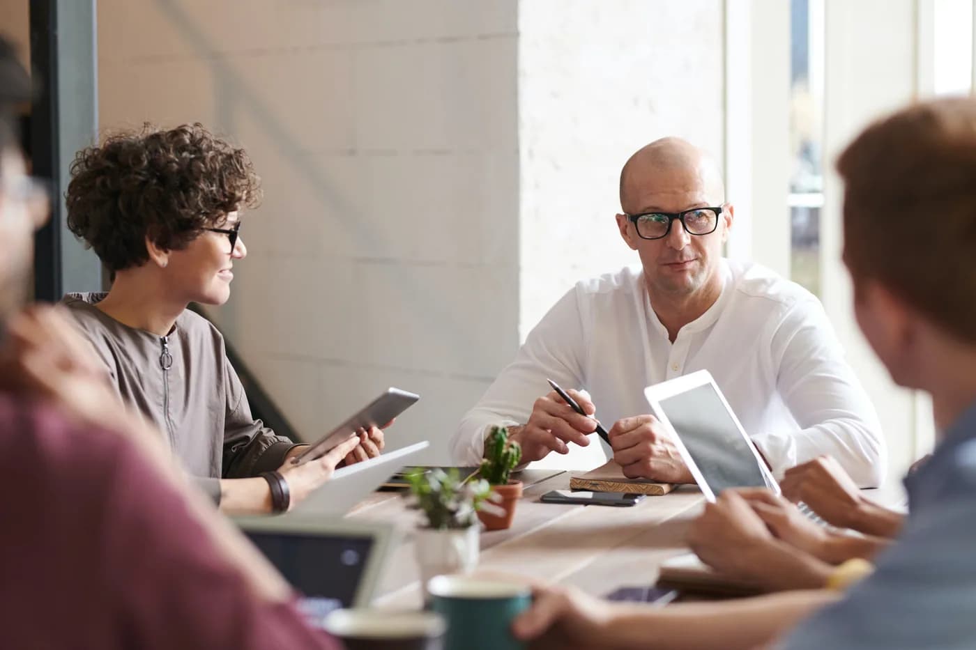 Professionnels africains réunis autour d’une table